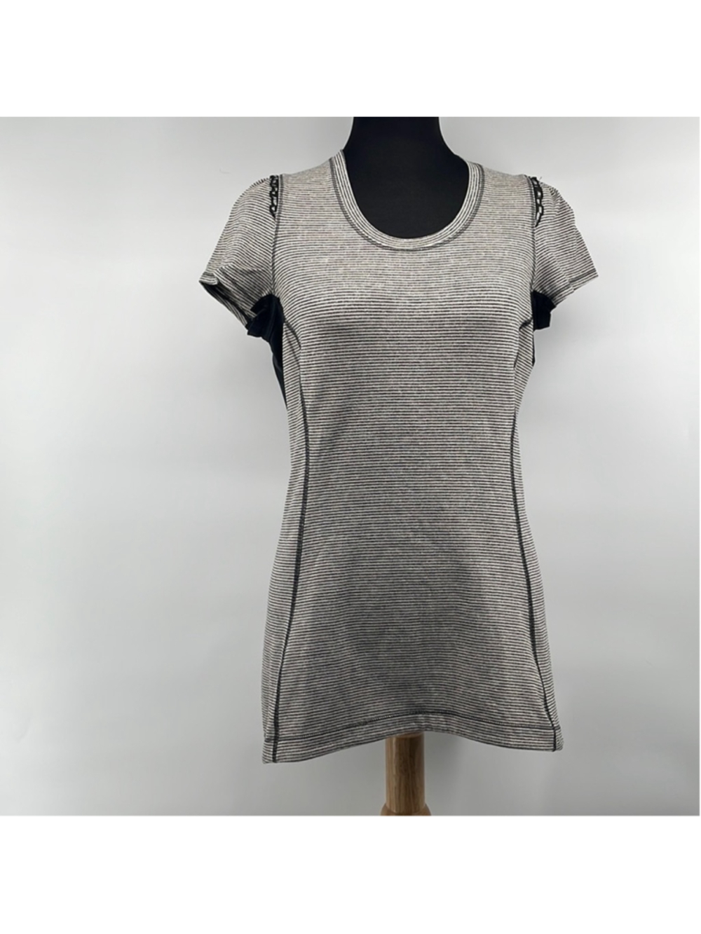 Lululemon Star Runner Short Sleeve
Tonka Stripe Cashew / Heathered Black sz 6 - Picture 3 of 13